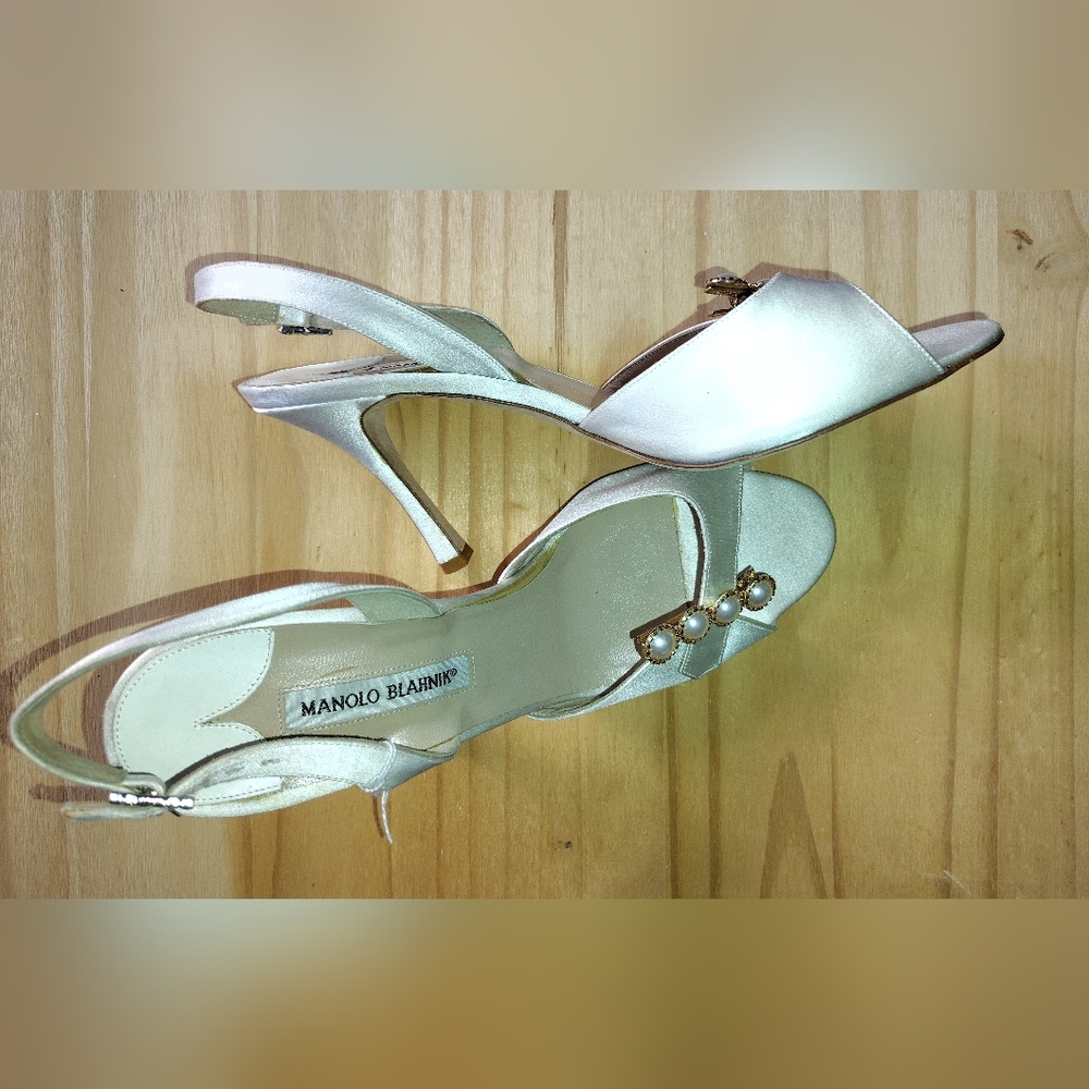 Manolo Blahnik Pearl Embellished Cream Heels - Picture 4 of 13